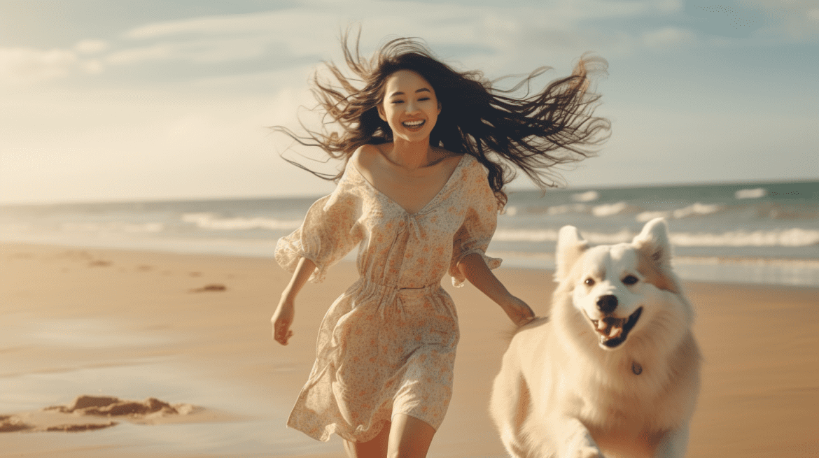 Bermain dengan anjing di pantai